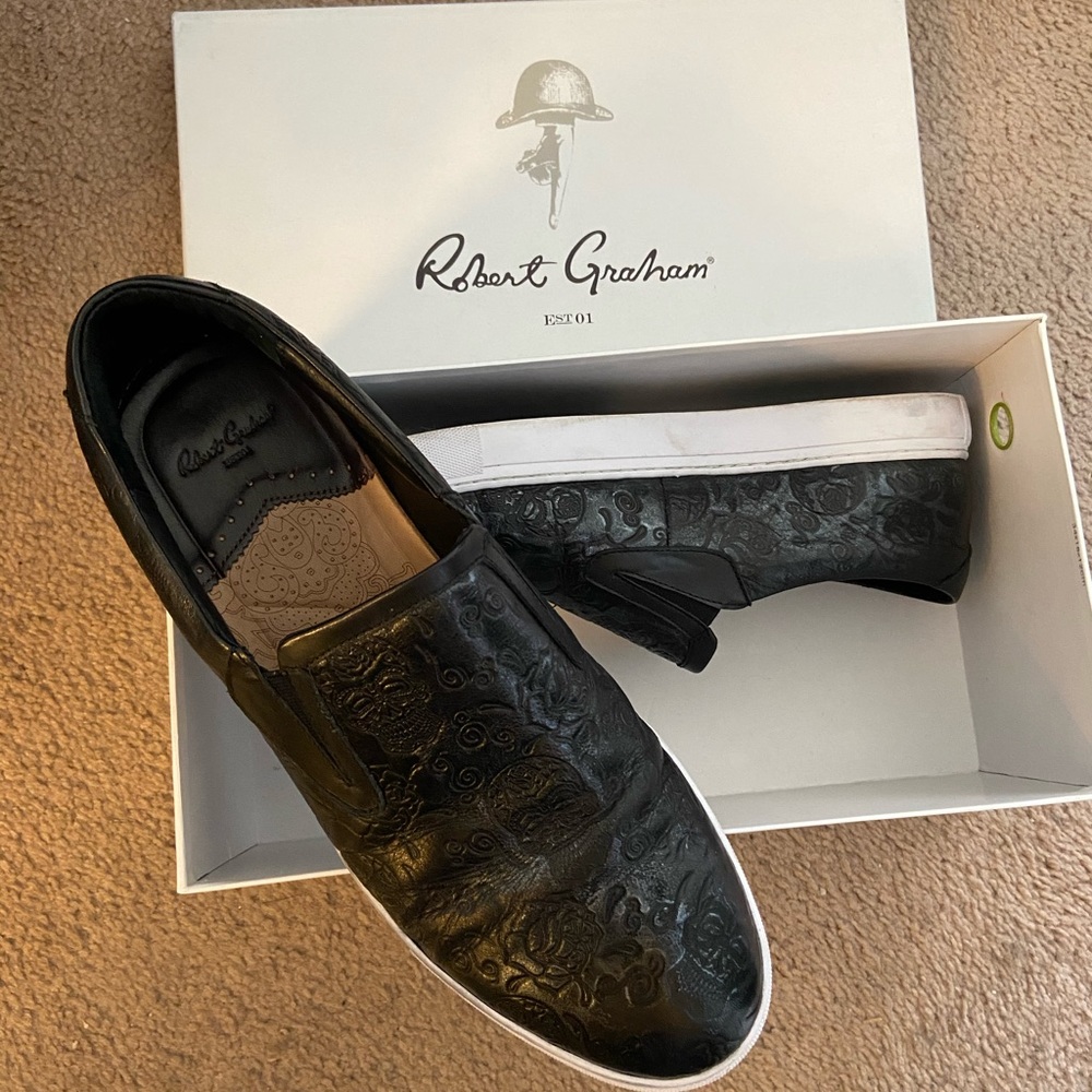 Robert Graham men’s flat sneaker